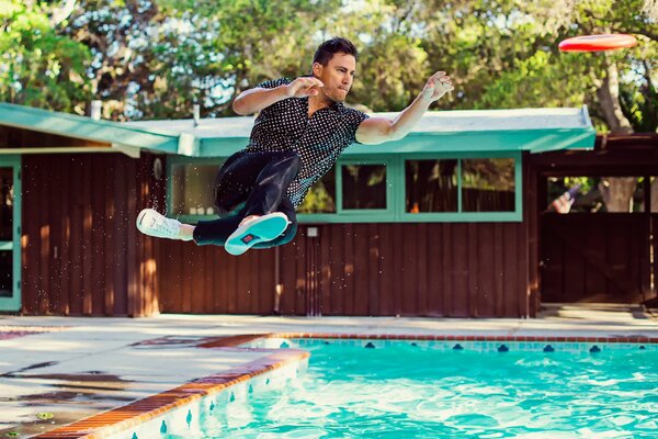 Channing Tatum sesión de fotos junto a la piscina