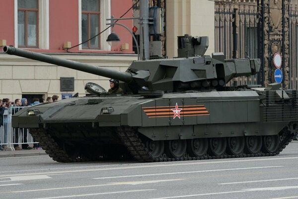 Tanque de batalla ruso con cinta