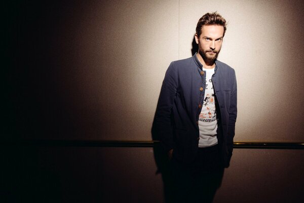 Tom mison turned out well in one photo from a photo shoot