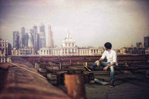 Karen Abramyan Foto auf dem Dach mit Blick auf die Stadt