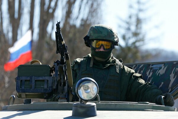 Russischer Soldat der Streitkräfte der russischen Armee