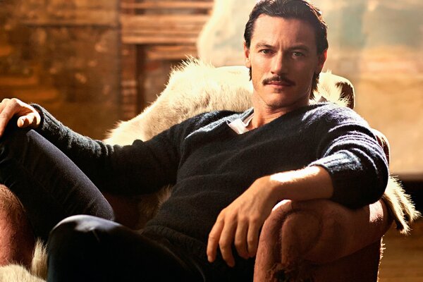 Brutal sesión de fotos de Luke Evans