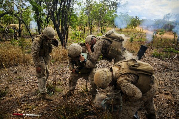 Soldiers in the army in paint with mortars