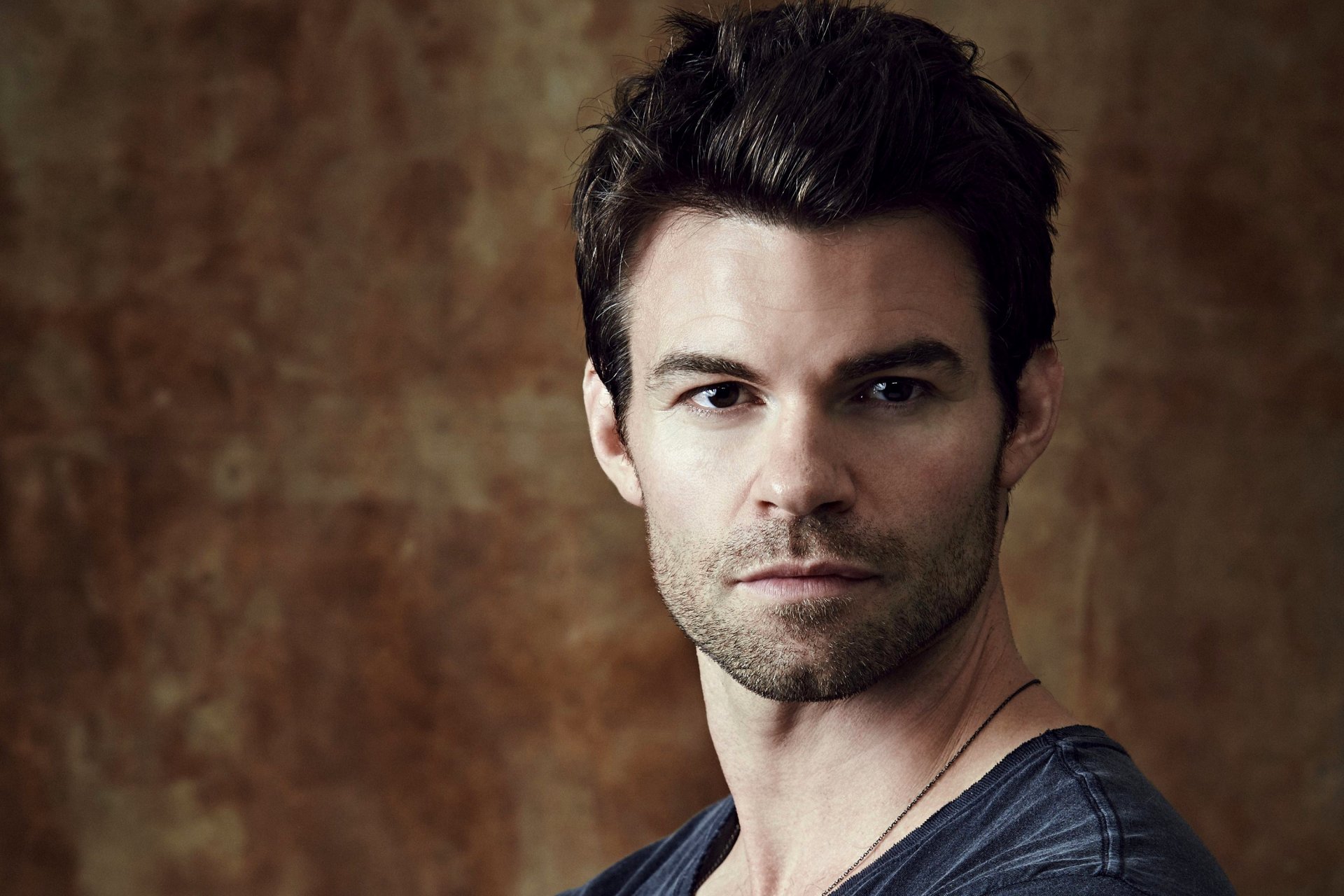 daniel gillies maschio bruna faccia attore serie tv originali antichi originali elia elia