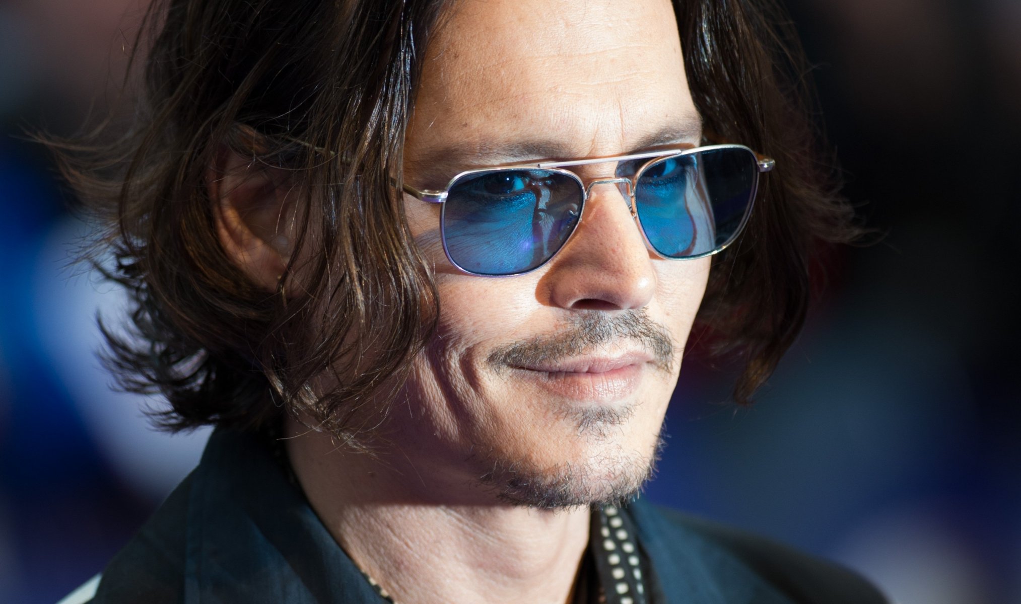 johnny depp schauspieler brille blick grinsen