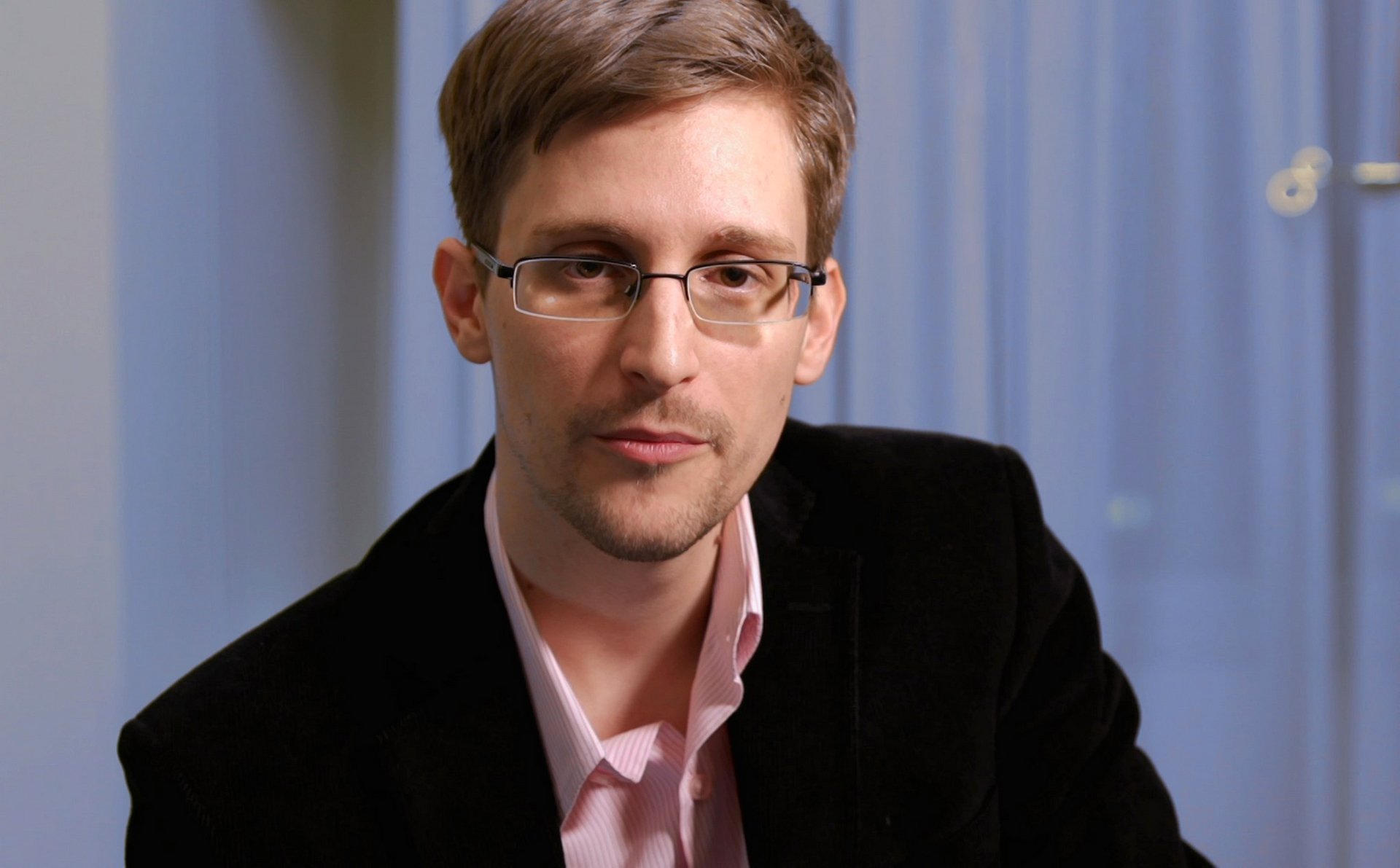 edward joseph snowden informatore traditore dissidente patriota