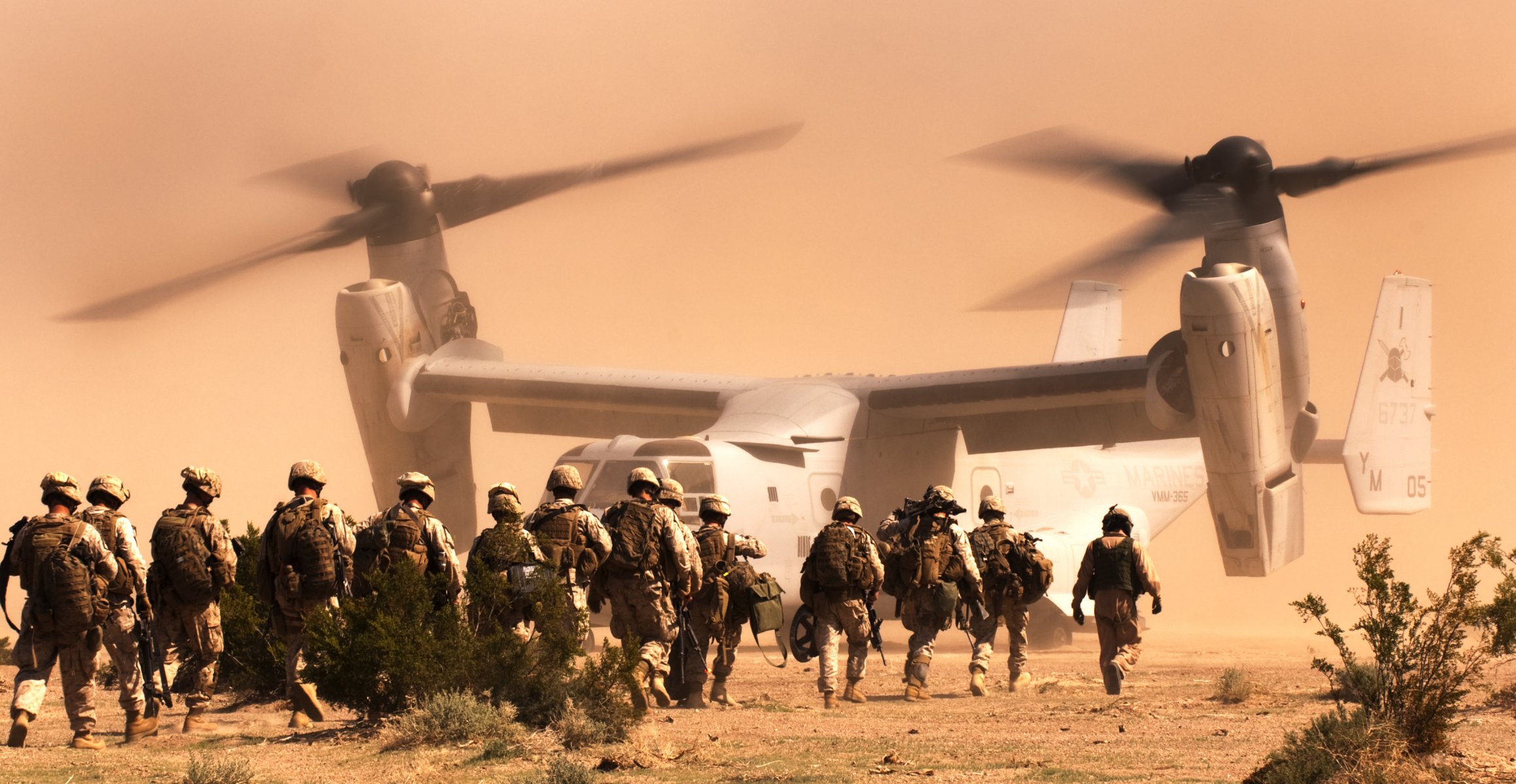 soldats marines bell v-22 balbuzard convertoplane désert