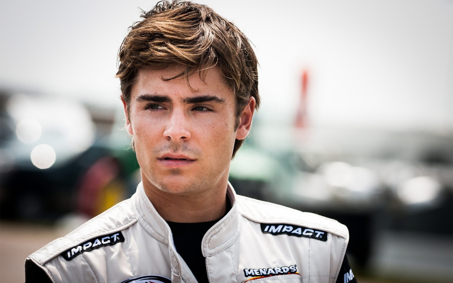 zac efron acteur garçon homme visage cheveux regard inscription