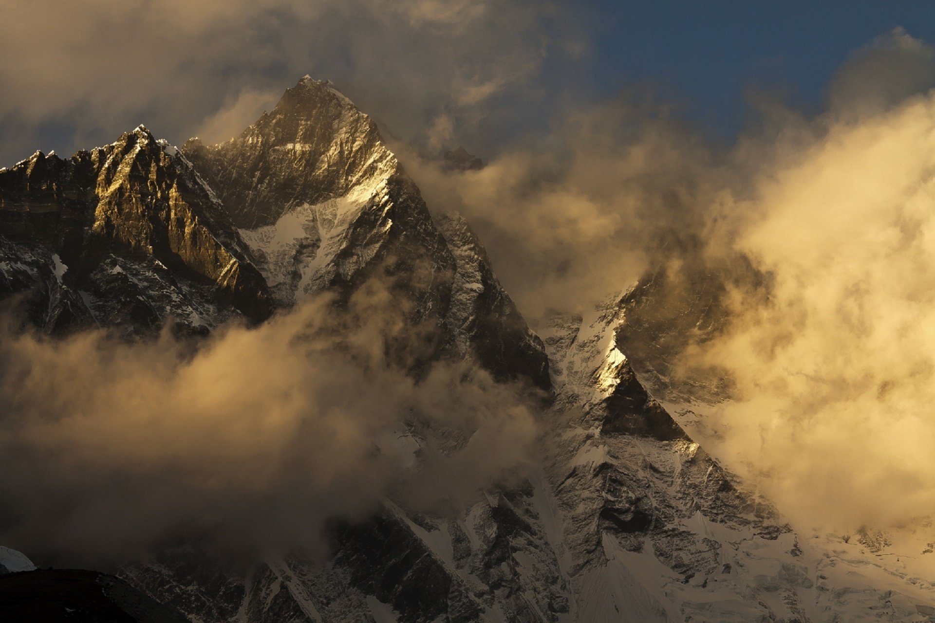 lochsee berge gipfel himmel wolken beleuchtung himalaya