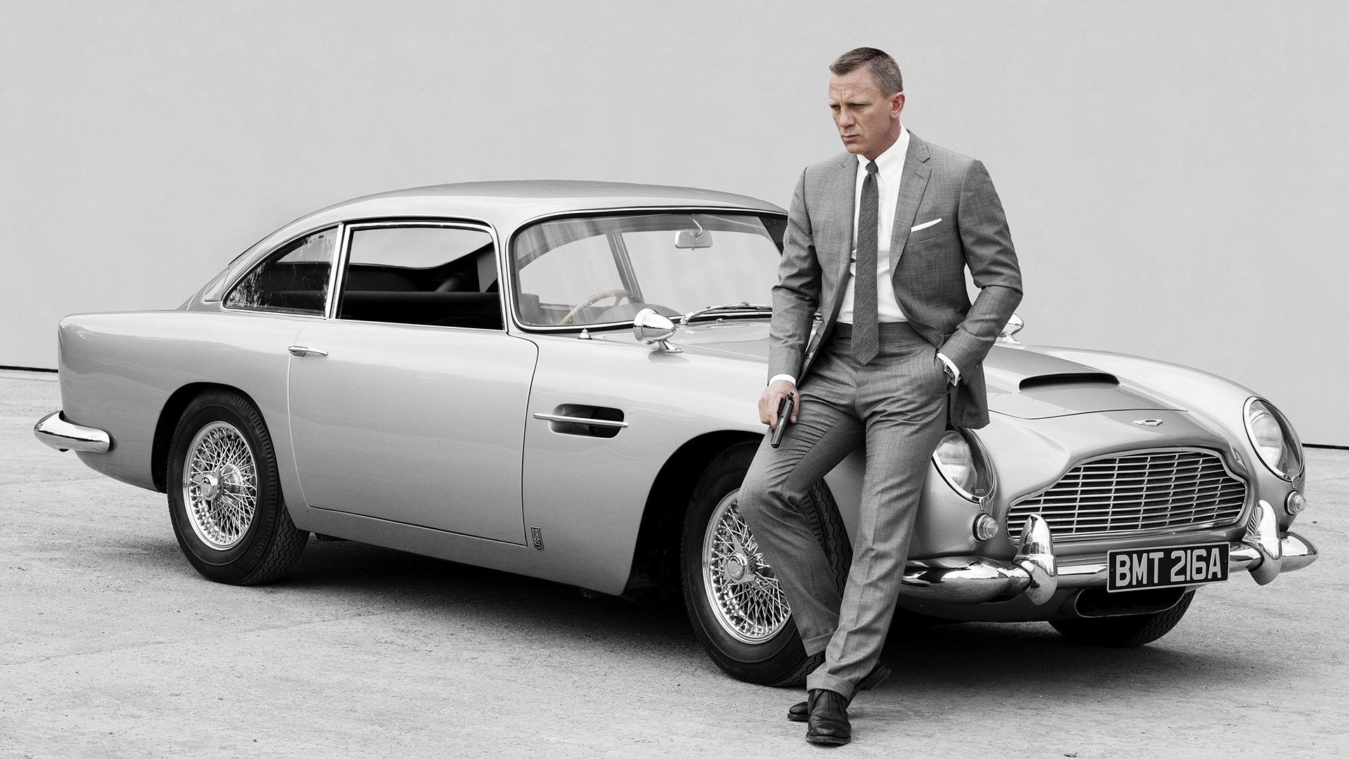 bond auto im anzug