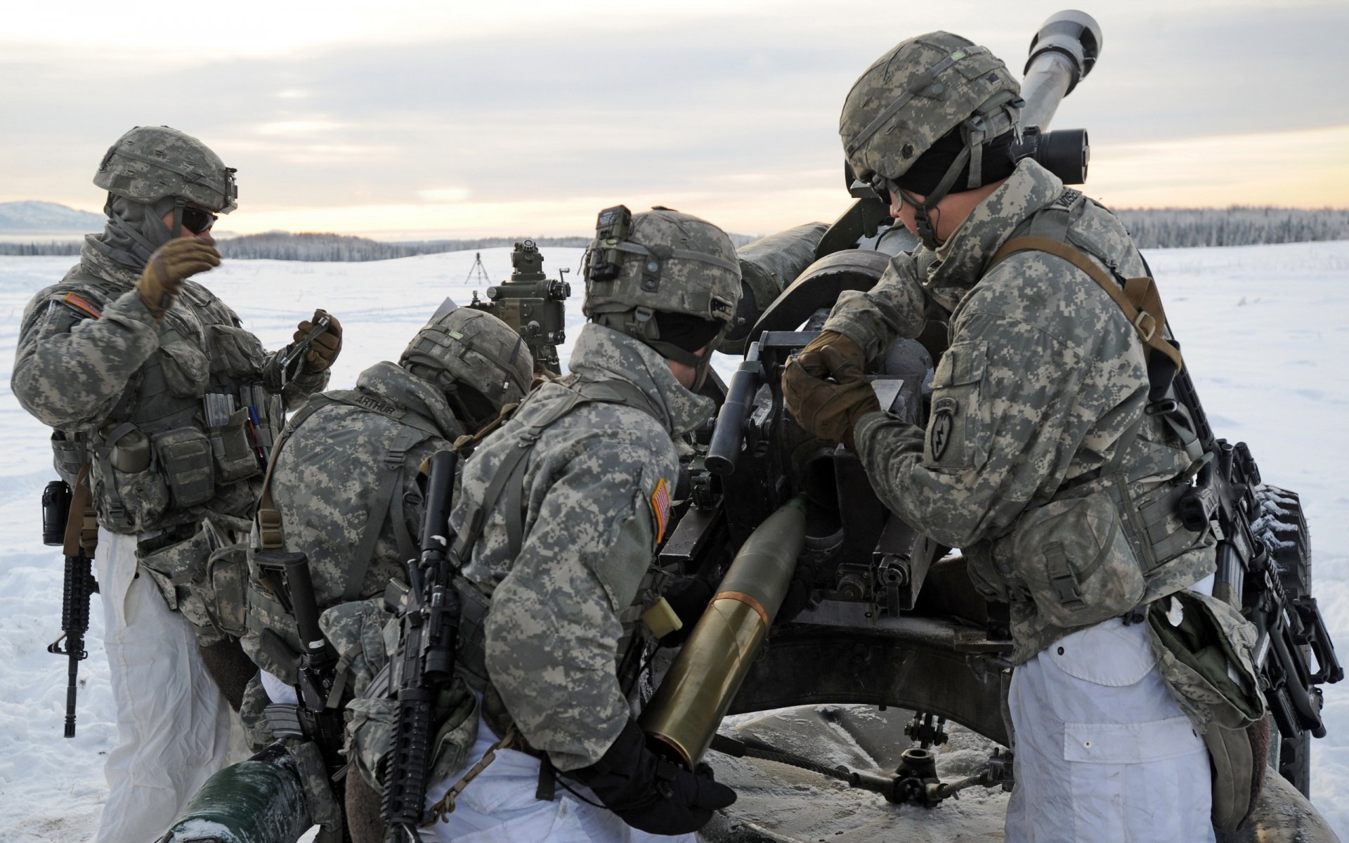 artillerymen 105mm u.s. army alaska