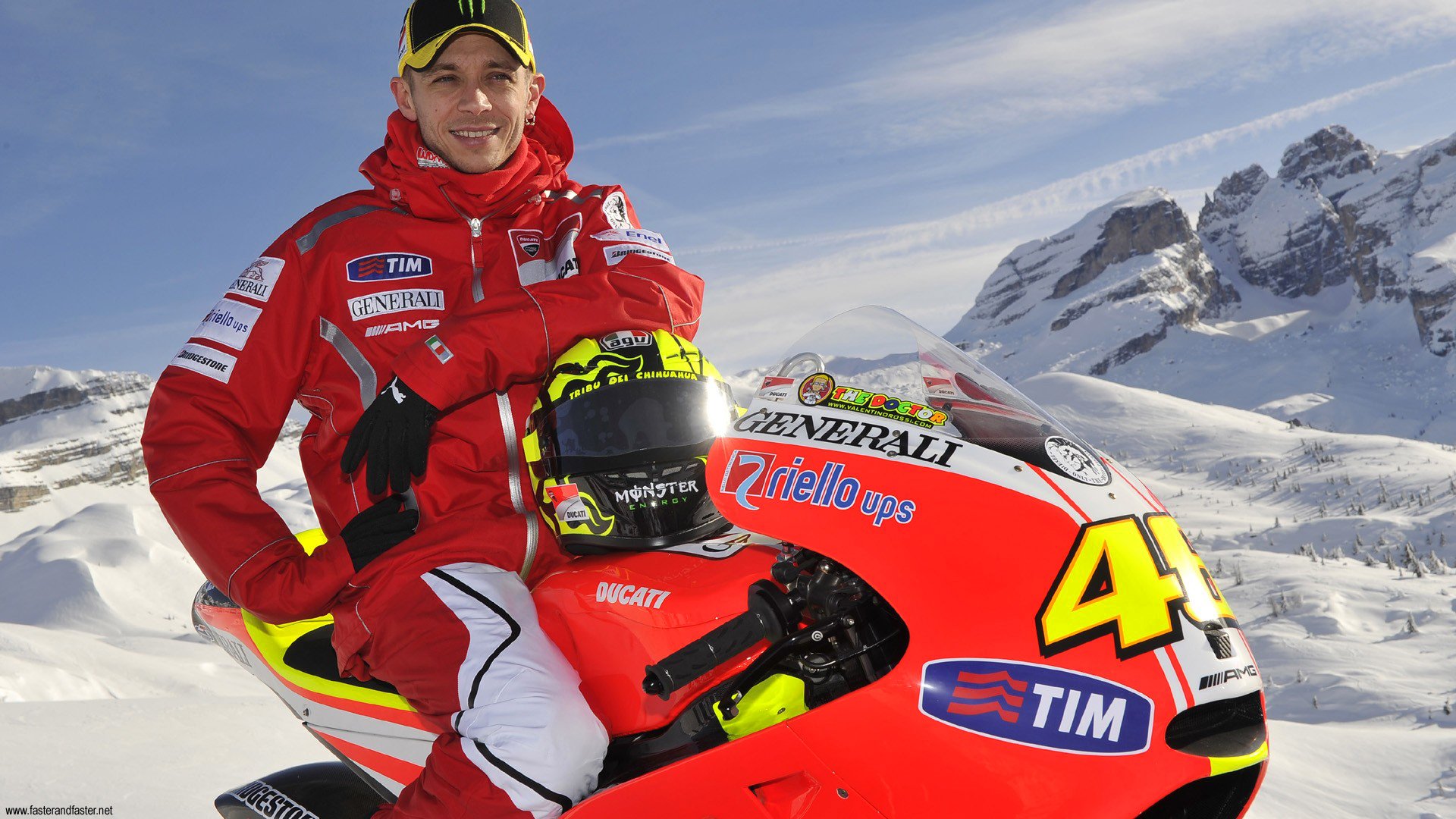 valentino rossi motorsport sport himmel berge schnee helm schneemobil arzt