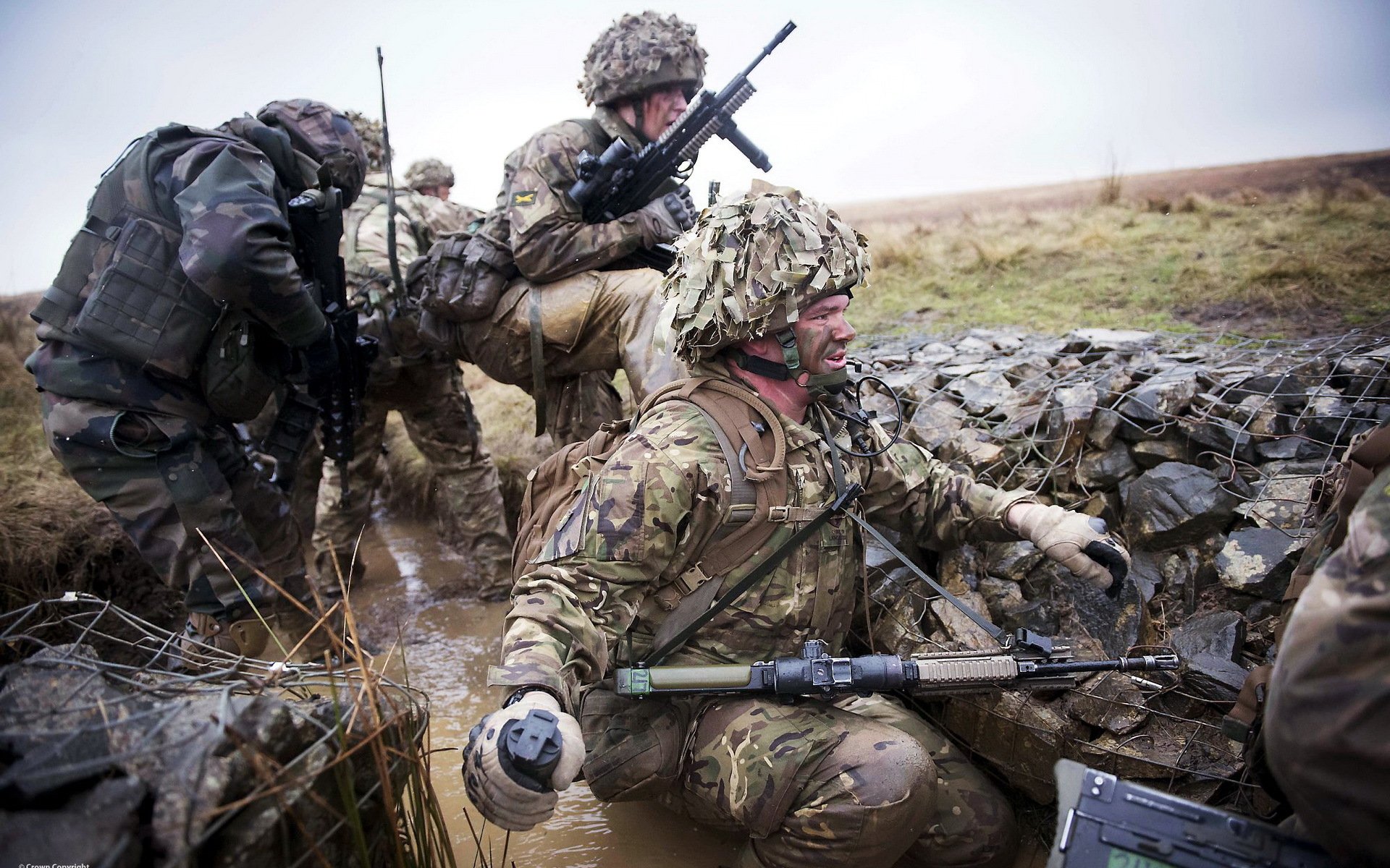 soldados británicos armas ejército