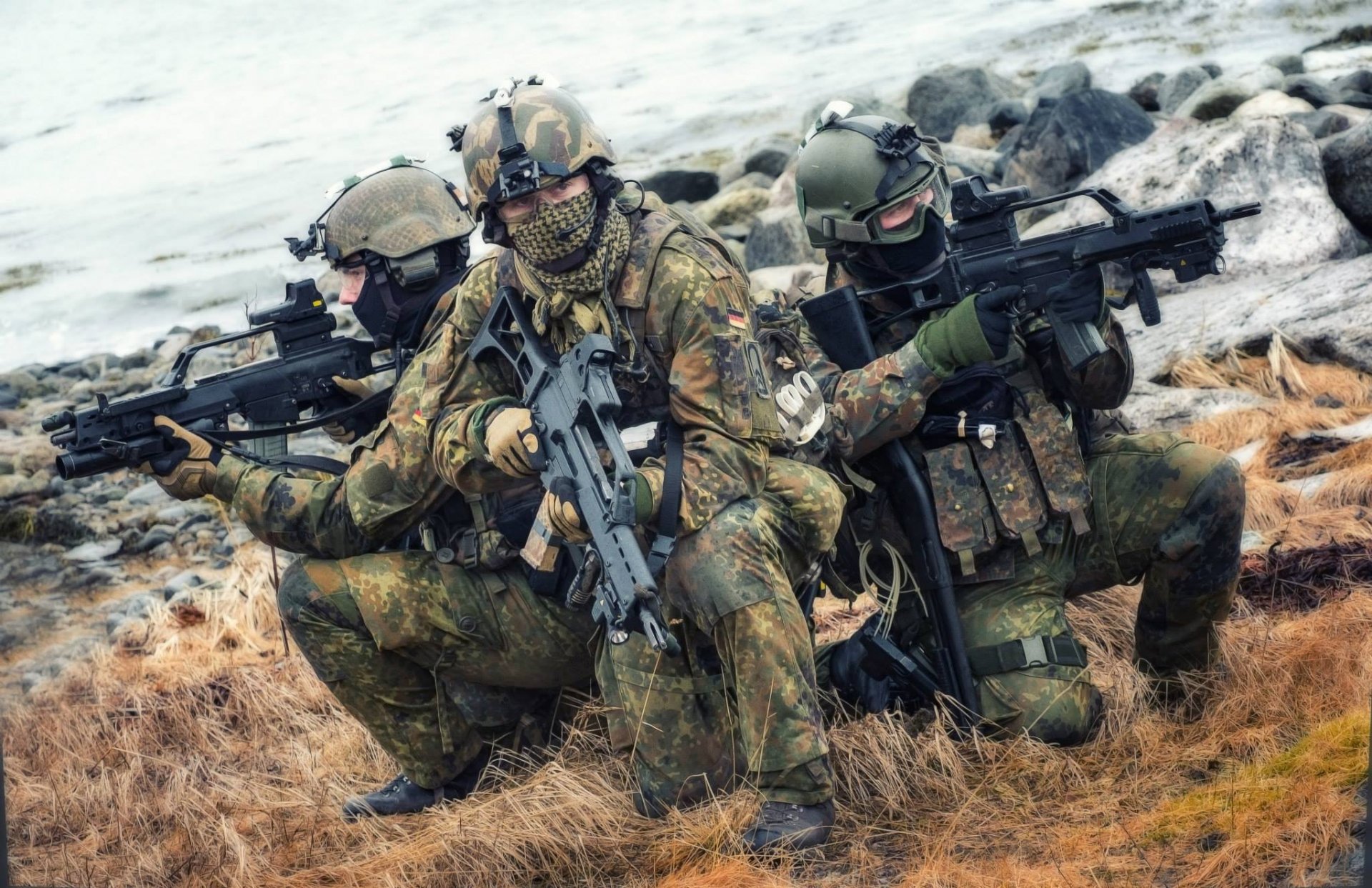 soldats bundeswehr allemagne équipement hk g36 assaut fusil herbe