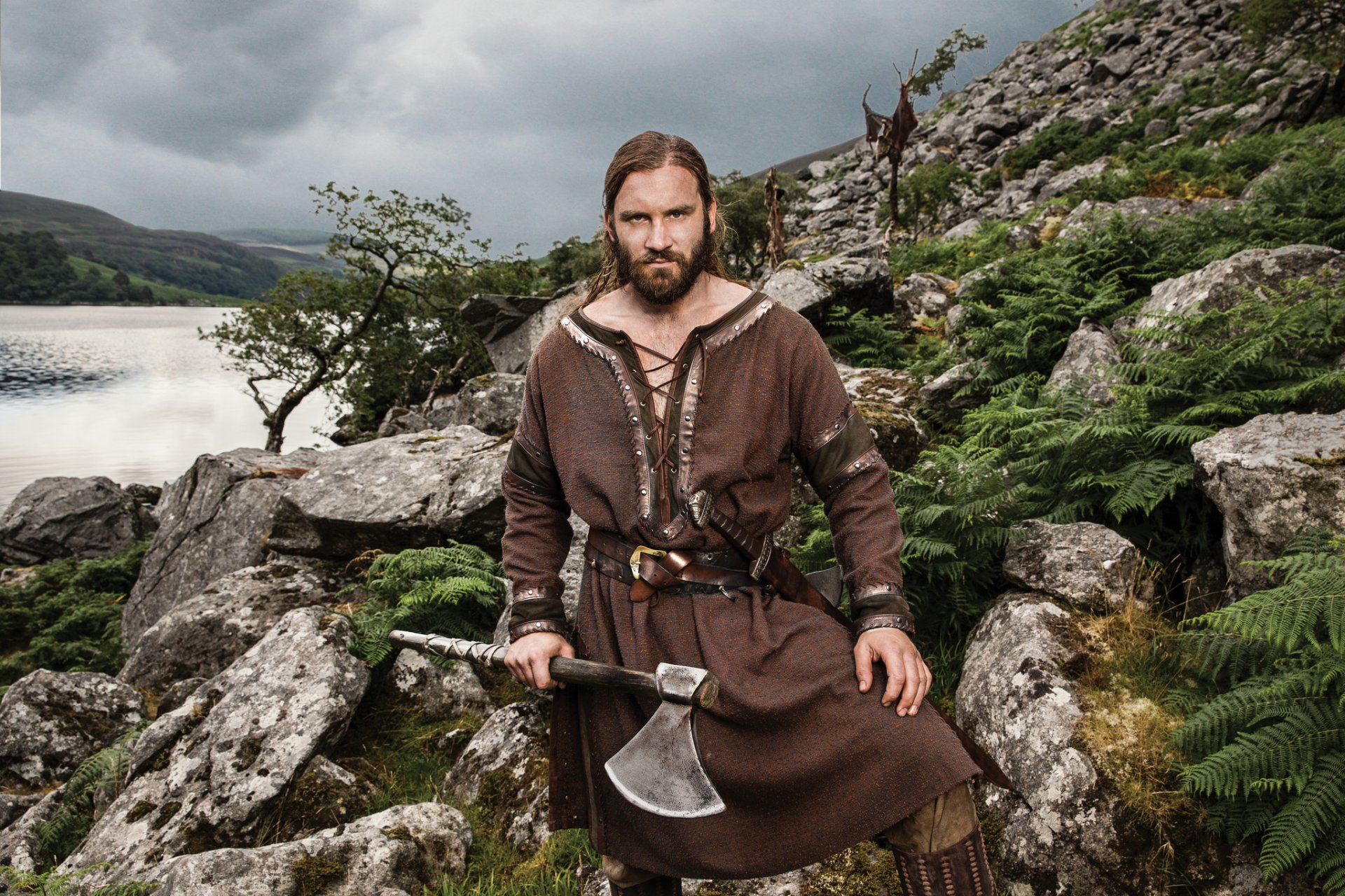 vikingos serie de televisión histórico drama clive standen rollo hacha naturaleza