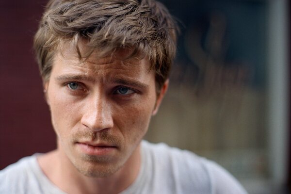 Garrett Hedlunds Porträt-Ansicht