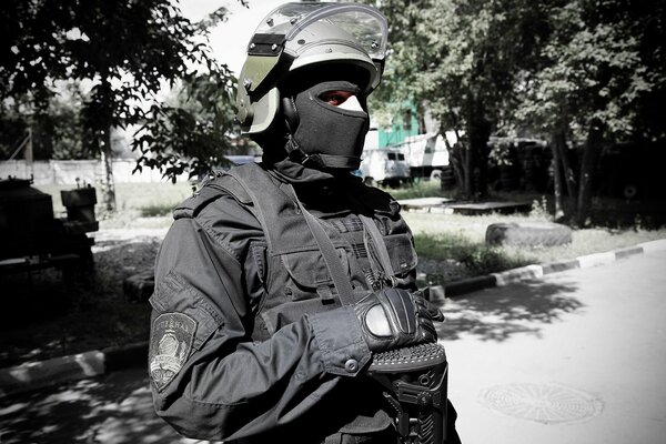 Soldado de las fuerzas especiales en uniforme