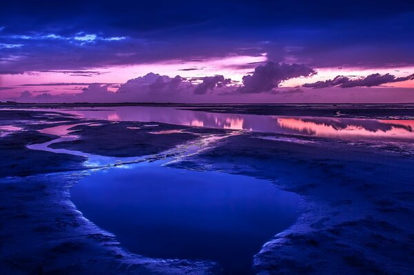 At dusk , the flood of the river is irresistible