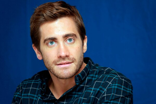 Retrato de Jake Gyllenhaal con camisa