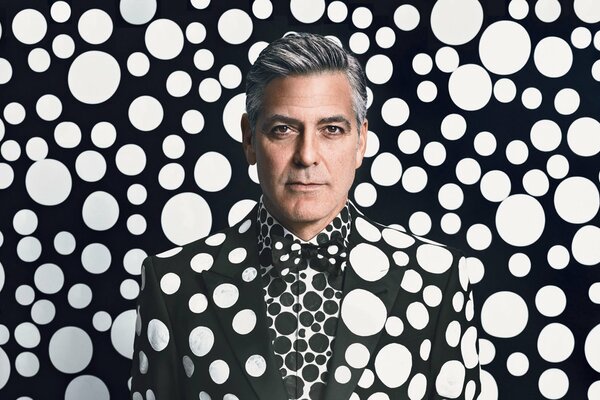 Stylishly dressed George Clooney