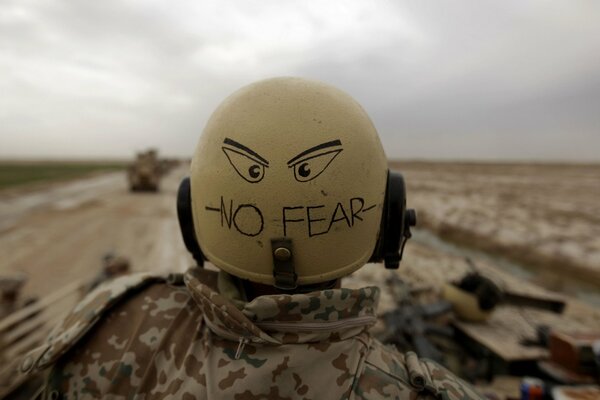 Helm des Soldaten mit der Aufschrift no fear 