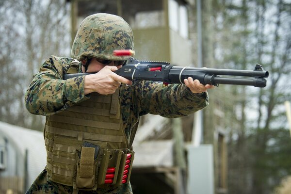 US-Marinesoldat brachte Waffen an