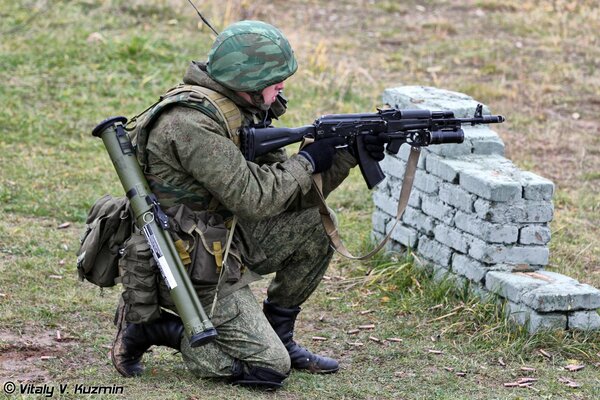 Combattente russo delle forze armate della Federazione Russa