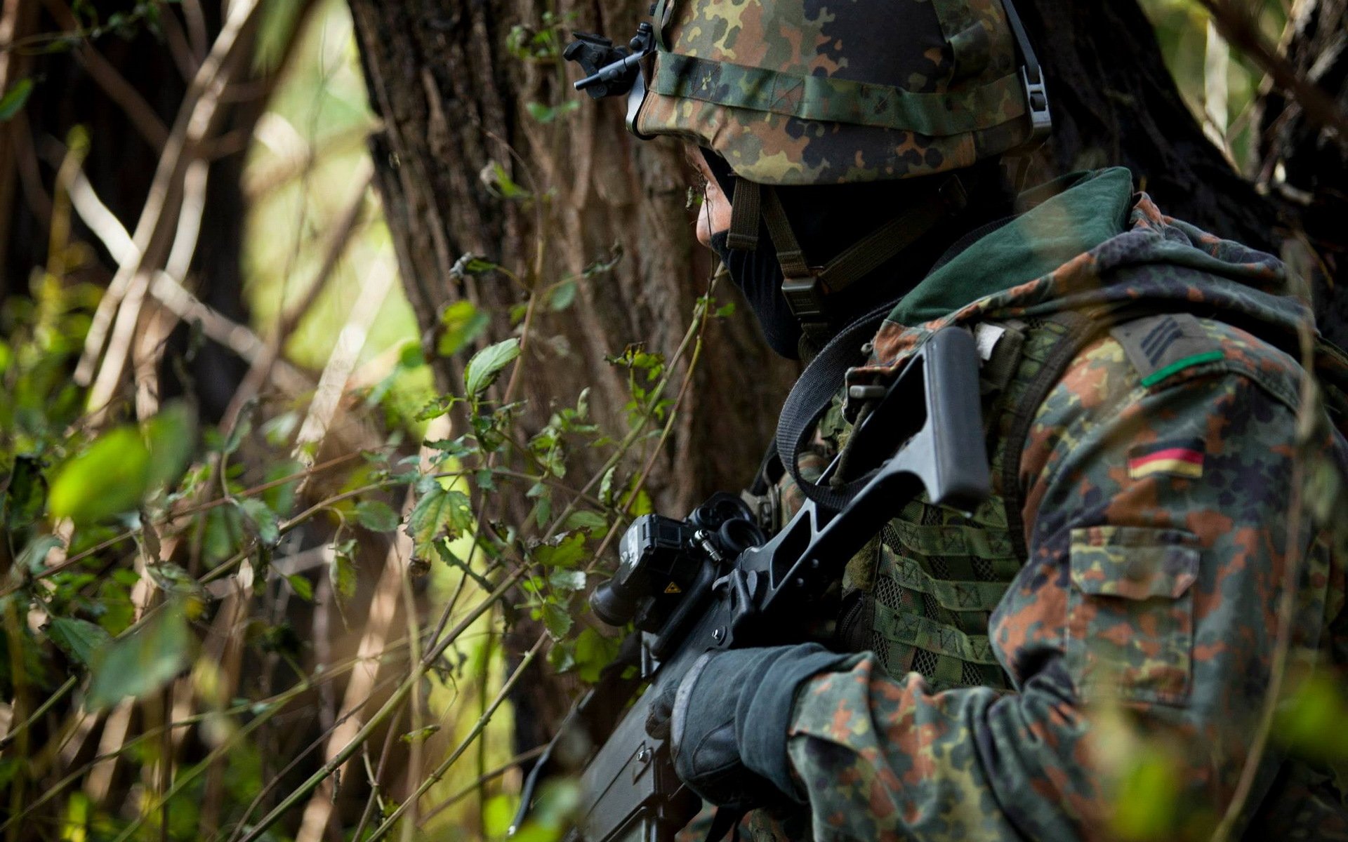 german army fallschirmjäger soldat armes