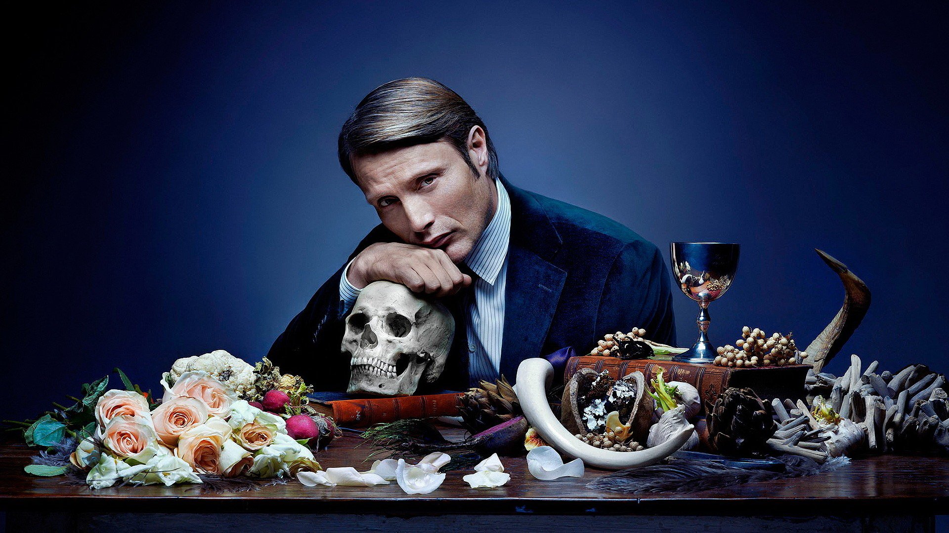 mads mikkelsen homme vue crâne fleurs