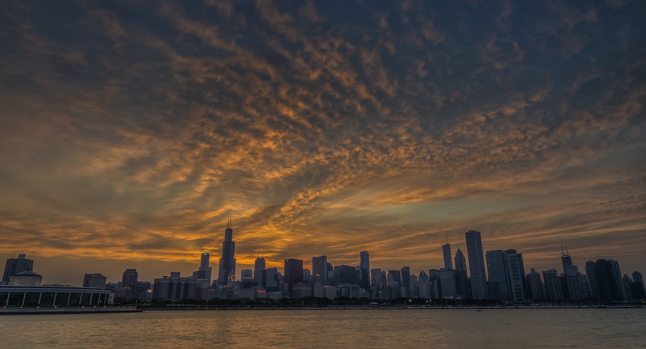 stadt sonnenuntergang wolken