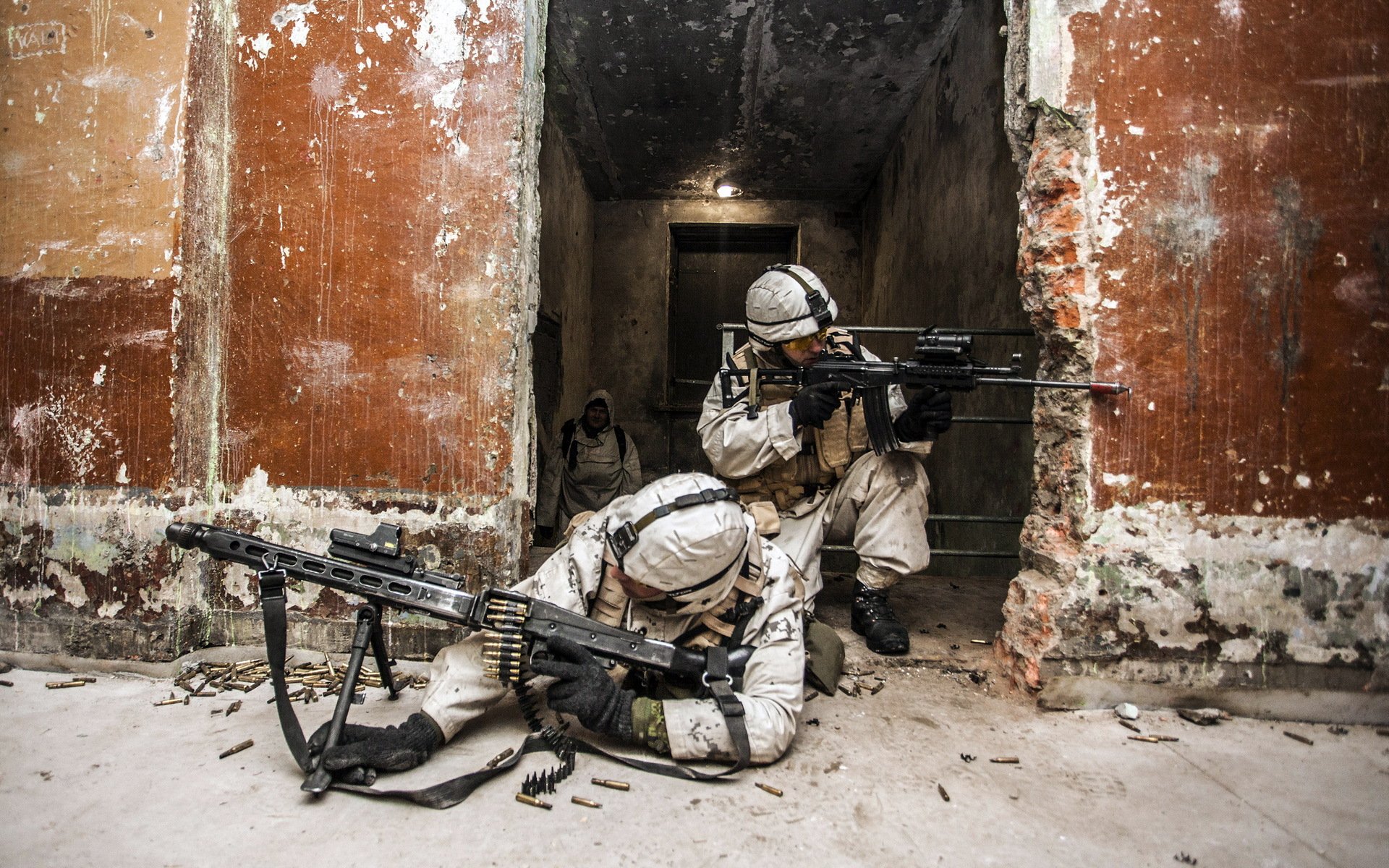 armée estonienne soldats armes