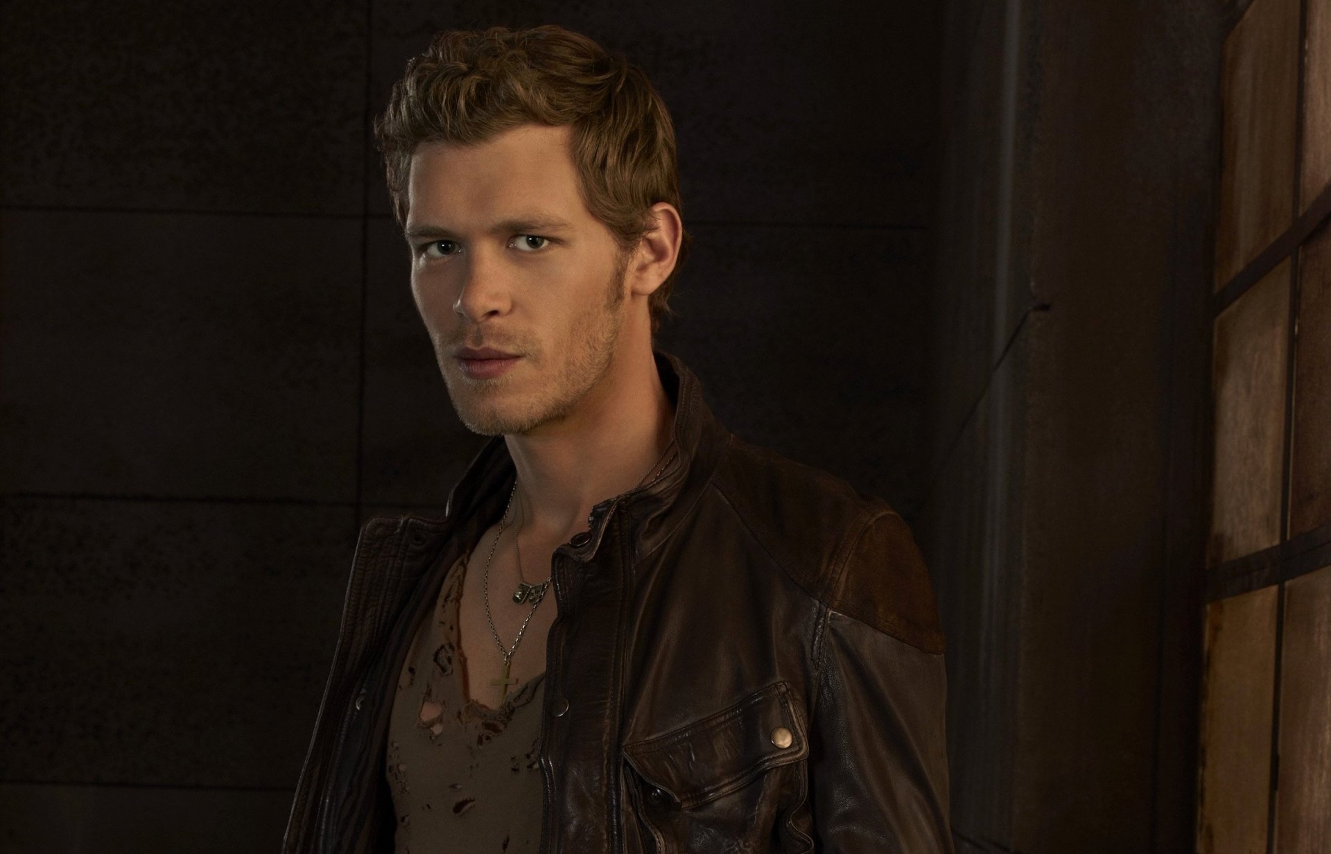 joseph morgan attore uomo giacca the vampire diaries serie tv klaus