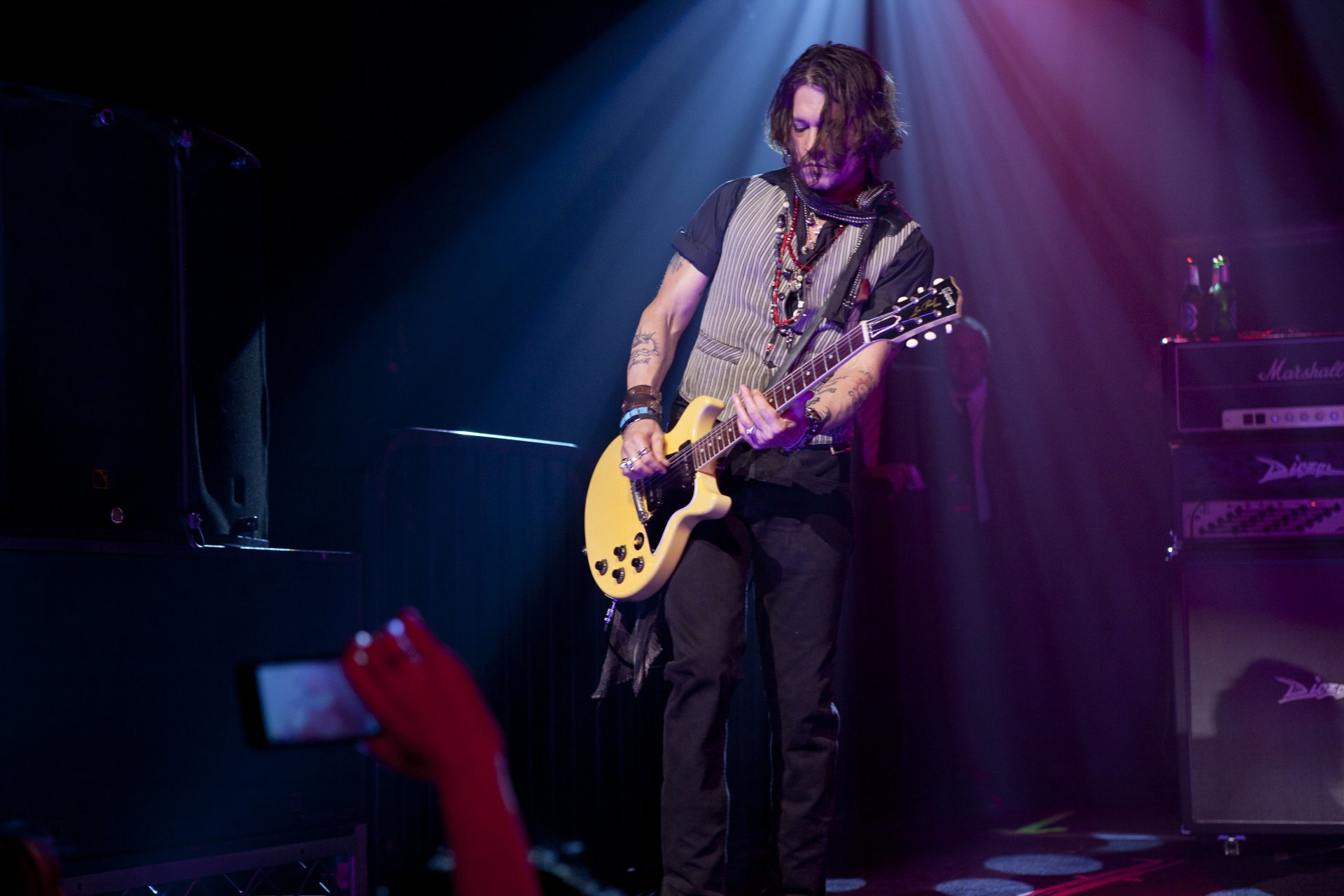 johnny depp gibson guitarra concierto