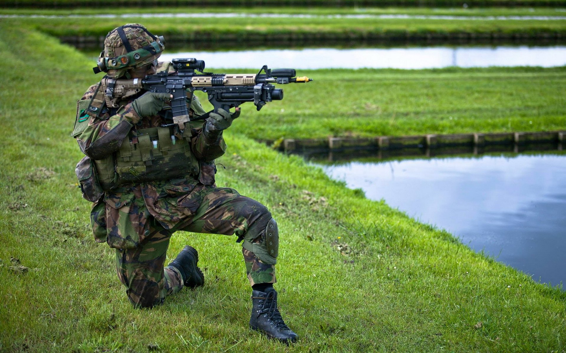 royal netherlands army men weapon