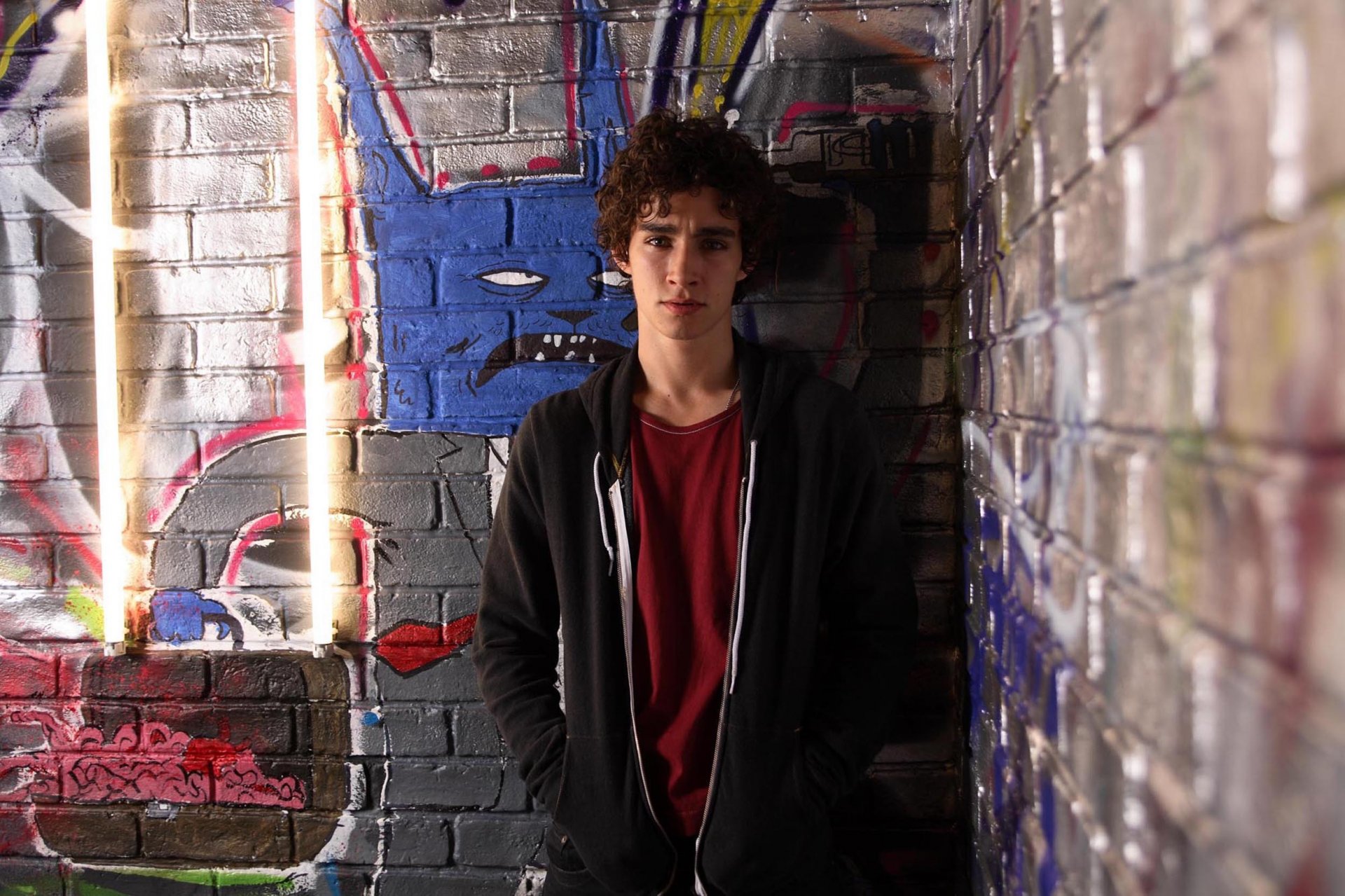 misfits debris bad nathan young robert sheehan kinky nyasha