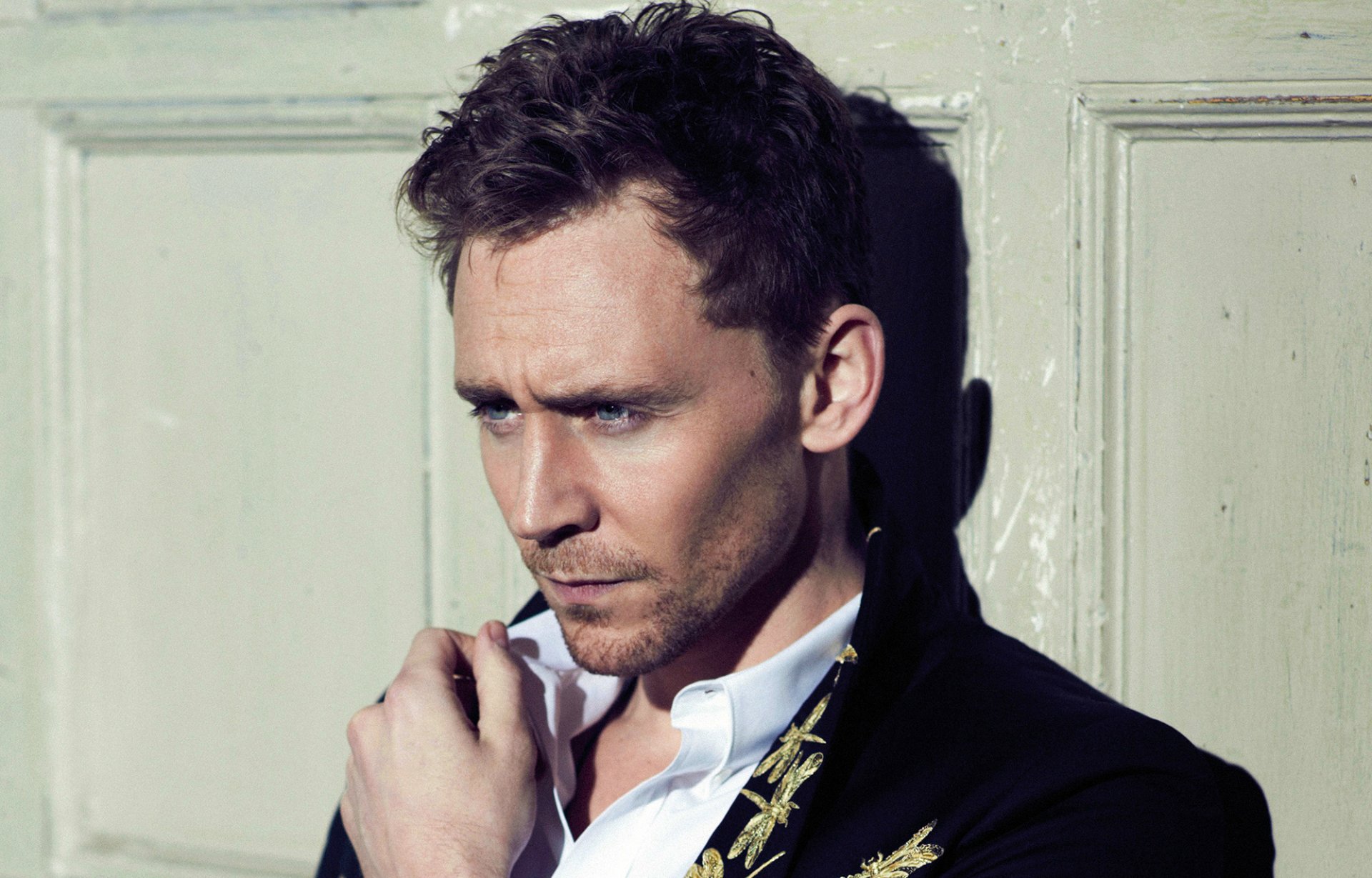 hiddleston tom hiddleston acteur homme visage regard