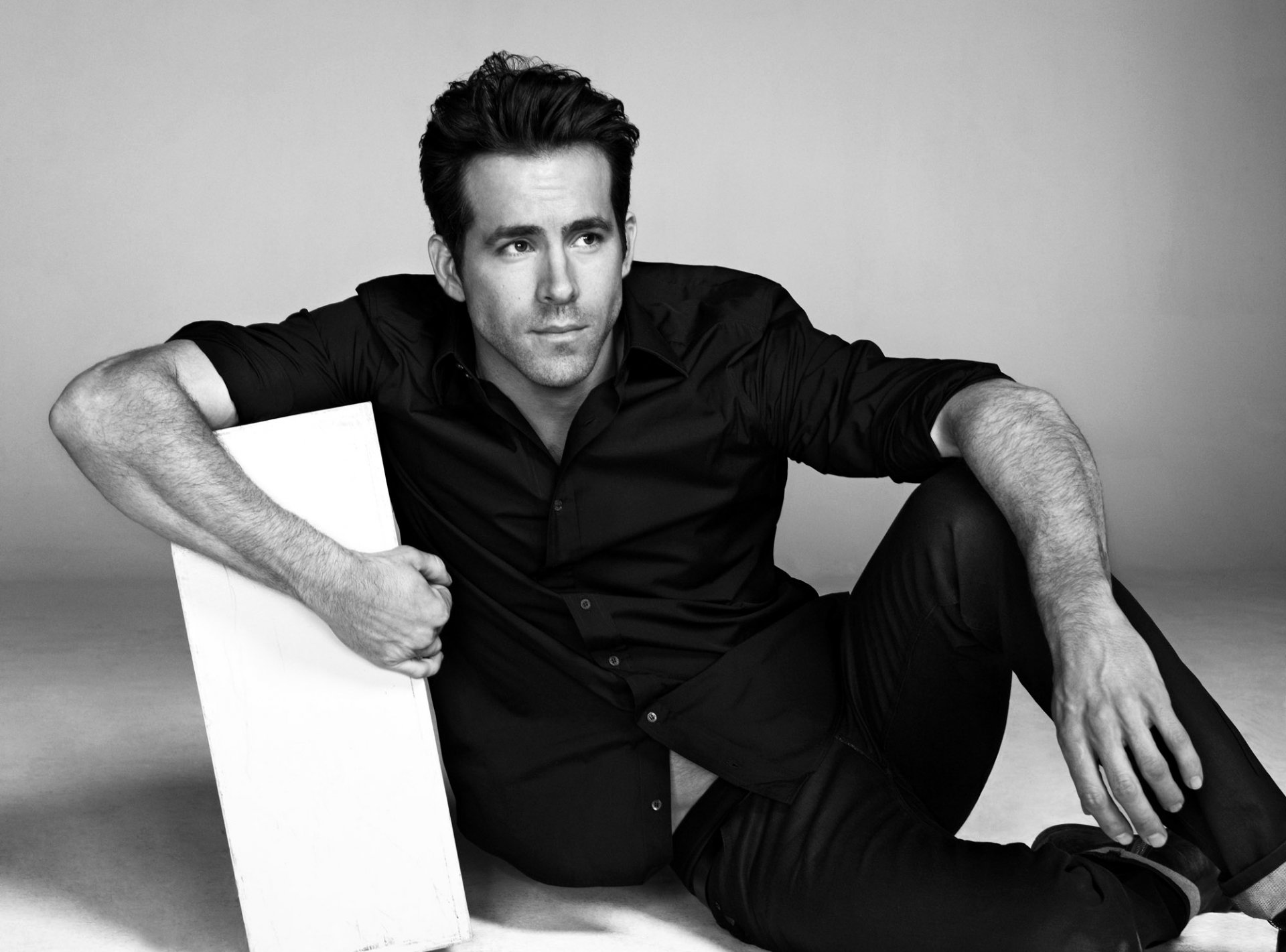 ryan reynolds actor hombre camisa blanco y negro