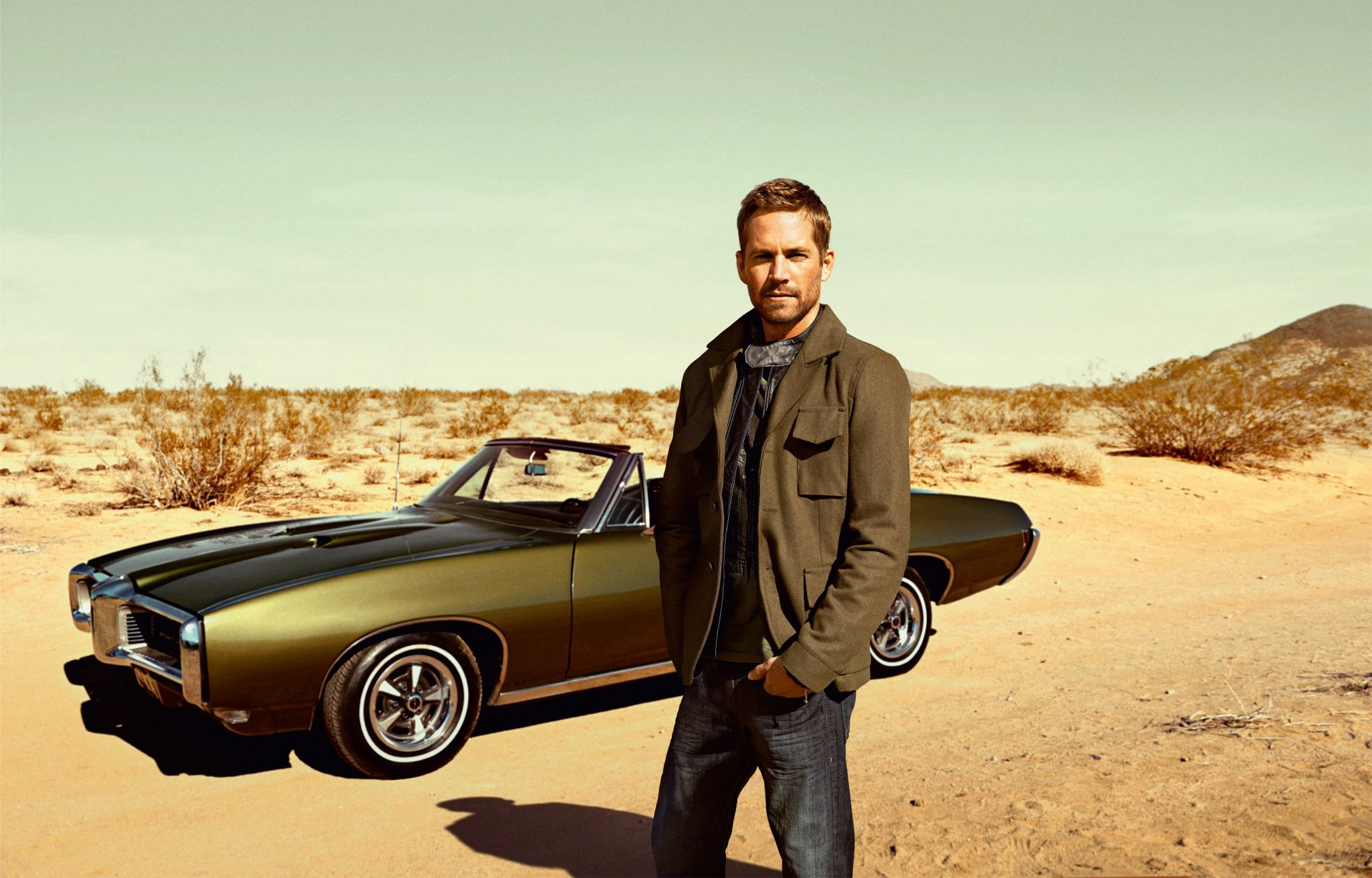 paul walker acteur homme voiture sable désert