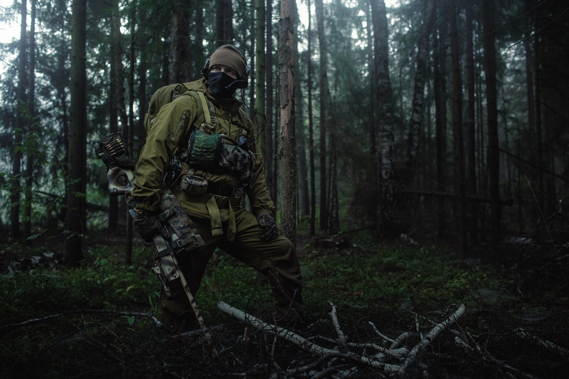 infanterist soldat maske scharfschütze scharfschützengewehr wald ausrüstung