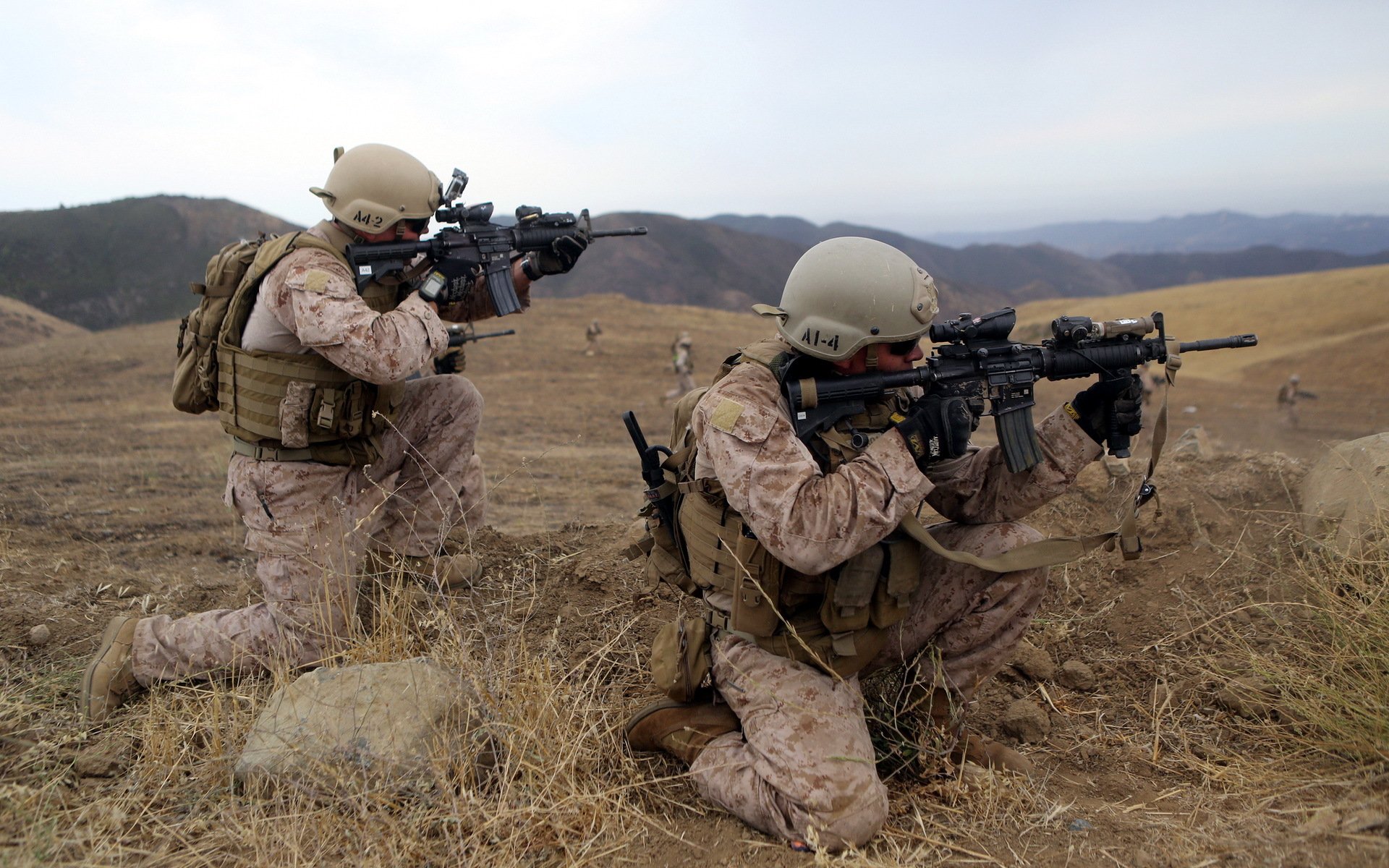 corpo dei marines degli stati uniti soldati armi