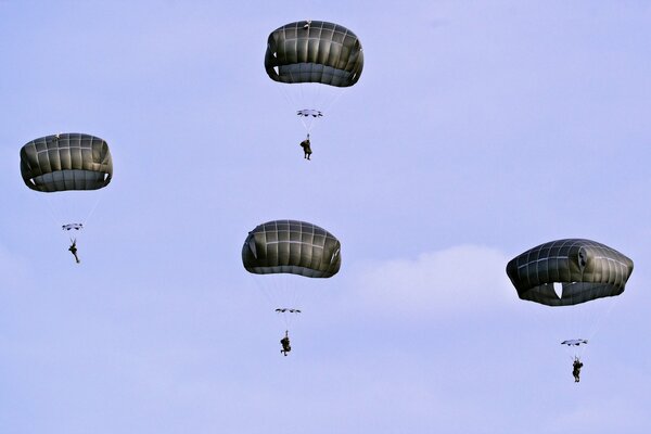 Paracadutisti statunitensi addestrati