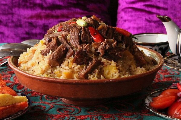 Arroz jugoso con carne y verduras