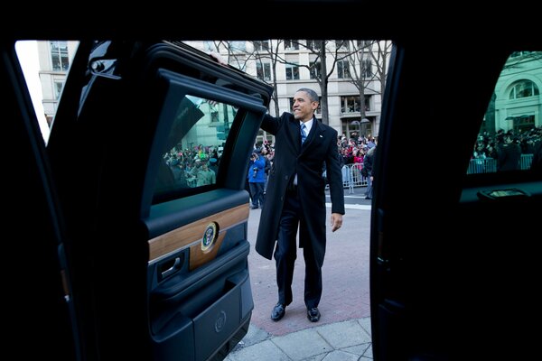 The US President gets out of the car