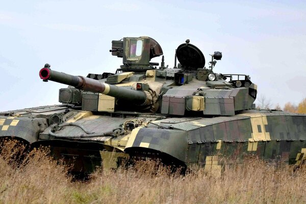 Panzer der Ukraine T-84m auf dem Boden