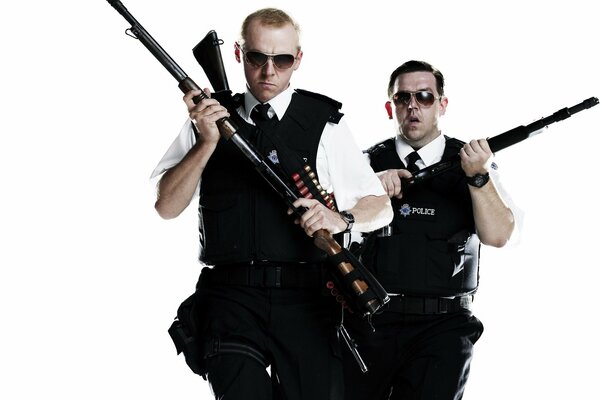 Simon Pegg und Nick Frost sind die coolen Bullen mit Brille.