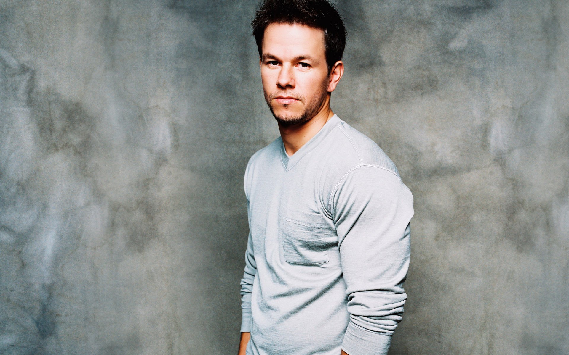 mark wahlberg schauspieler grauer hintergrund