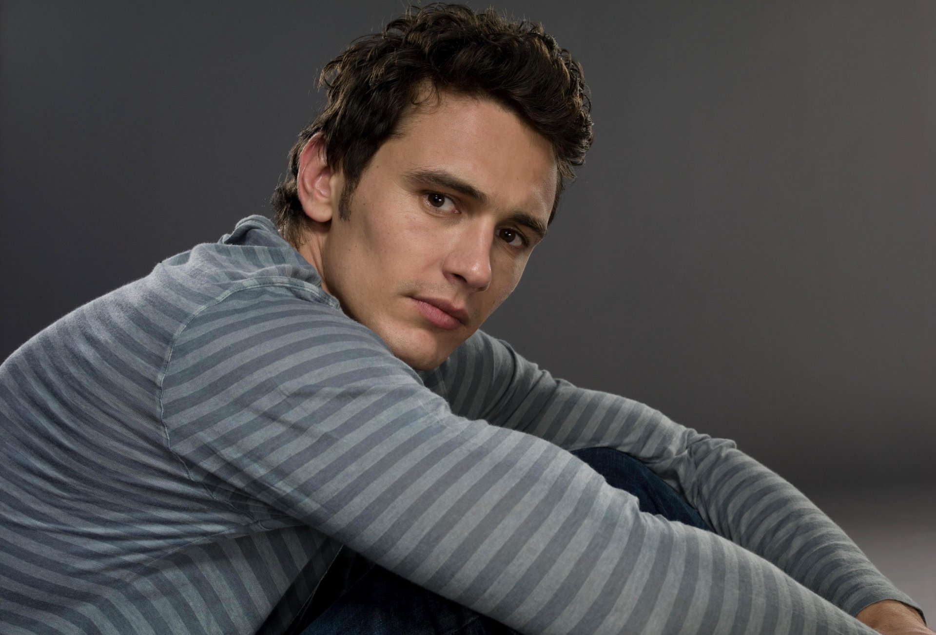 james franco acteur guy fond gris