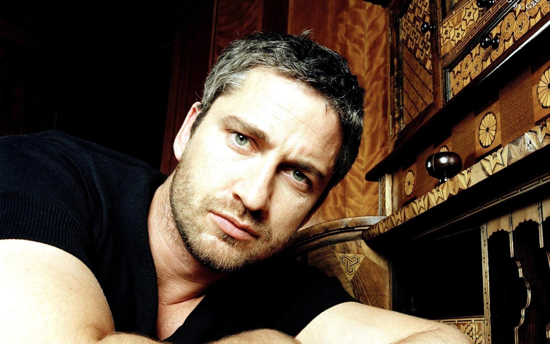 gerard butler maschio attore faccia sguardo pelosa