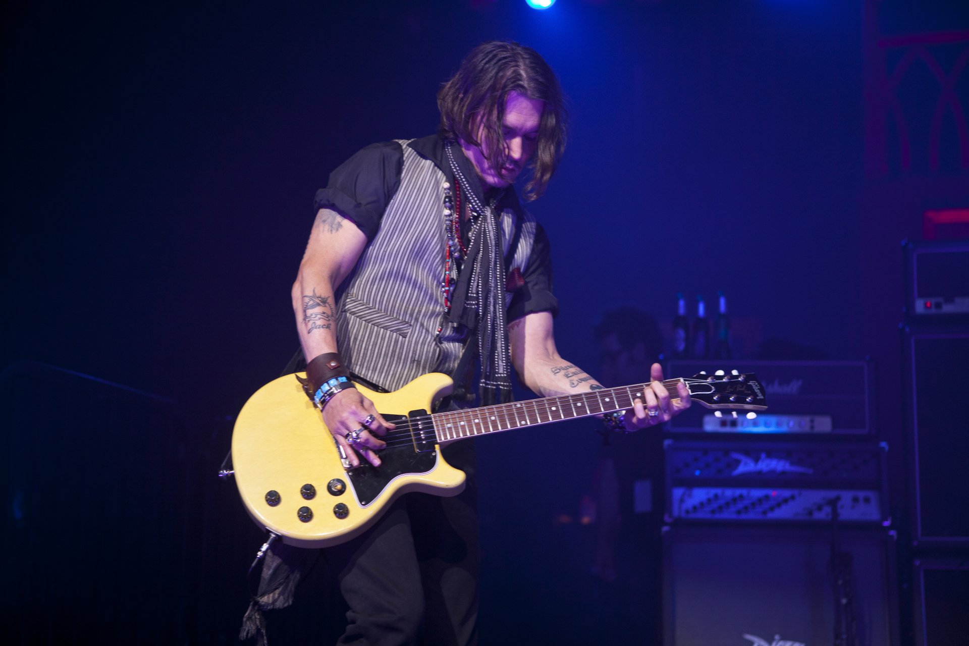 johnny depp gibson chitarra concerto