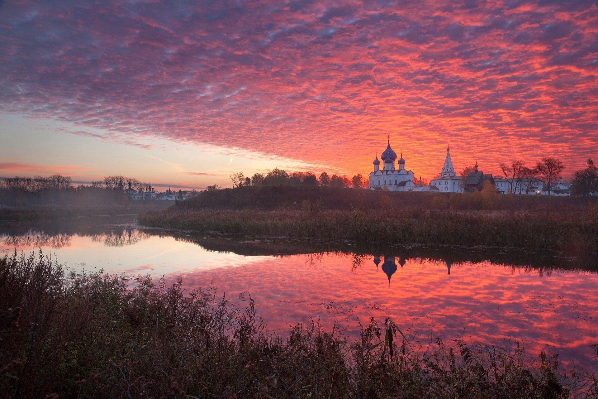 coucher de soleil ciel feu église temple rivière réflexion foi paysage